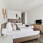 מלון דירות Beachside - 21 Traumhafte Mit Pool & Sauna Direkt Am 4*