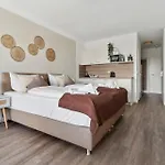 מלון דירות Beachside - 21 Traumhafte Mit Pool & Sauna Direkt Am 4*